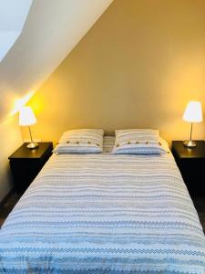 Кровать или кровати в номере Maison de ville à Albert