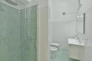 a bathroom with a shower and a toilet and a sink at Casa Vacanze Don Mimì in Acciaroli