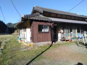 a small house with a window on the side of it at Satoyama Guest House Couture in Ayabe
