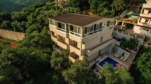 Bazén v ubytování " Villa Kruna Lux " nebo v jeho okolí