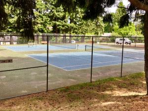 Gallery image of Gibsons Harbour Retreat in Gibsons +15 photos