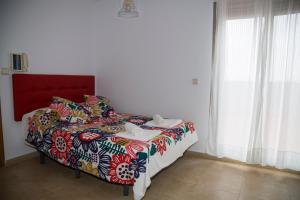 Ένα ή περισσότερα κρεβάτια σε δωμάτιο στο Loft en Torre de la Horadada vistas al Mar y la Rambla