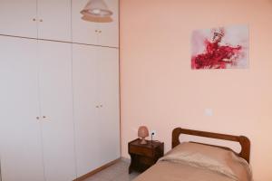 Postel nebo postele na pokoji v ubytování Nikolas view house
