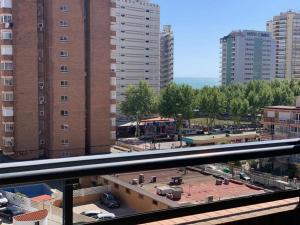 Nespecifikovaný výhled na destinaci Benidorm nebo výhled na město při pohledu z apartmánu