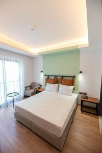 A bed or beds in a room at La Farine Rooms