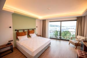 A bed or beds in a room at La Farine Rooms