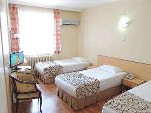 Cama o camas de una habitación en Acikgoz Hotel