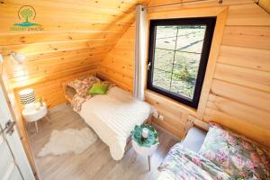 Postel nebo postele na pokoji v ubytování Domek nad samym jeziorem sauna jacuzzi