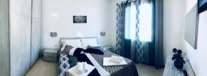 Giường trong phòng chung tại Il Tramonto Luxury House