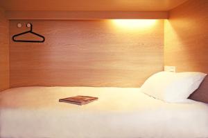 Cama o camas de una habitación en 晶城青年旅館