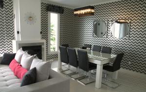 אזור ישיבה ב-Alexandros Villa Luxury Achiilion Corfu