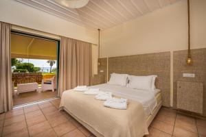 A bed or beds in a room at Ammos Beachfront Confortable Rooms - Adults only