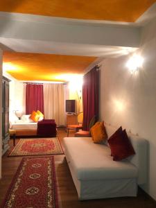 a living room with a couch and a bed at Hotel Punta Maquignaz in Breuil-Cervinia