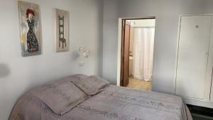 a bedroom with a bed and a door to a bathroom at Continental Hotel in Curuzú Cuatiá