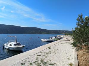 a group of boats are docked on a lake at Obala 111 in Poljica