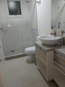 Et badeværelse på Apartamento 105 da Borges