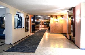 TV in/ali zabaviščno središče v nastanitvi UMH Tarik Hotel