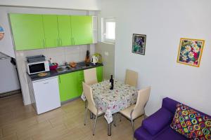 Kuchyň nebo kuchyňský kout v ubytování Apartments Nevenka i Josko