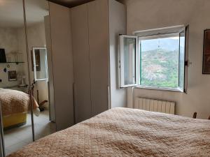 A bed or beds in a room at SESTRI Villa Vignolo with POOL