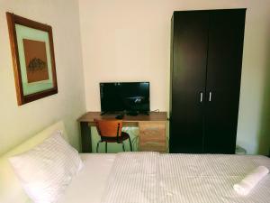 a bedroom with a bed and a desk with a computer at PROKLETIJE HOTELL Same in Brezojevica