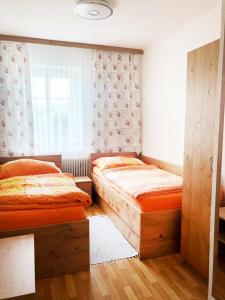 Postel nebo postele na pokoji v ubytování Gasthof Speneder