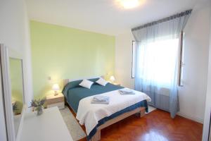 Posteľ alebo postele v izbe v ubytovaní Apartment Agnese