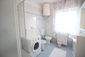 Kúpeľňa v ubytovaní Apartment Agnese + 11 fotografií