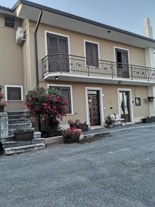 The building in which a panziókat is located