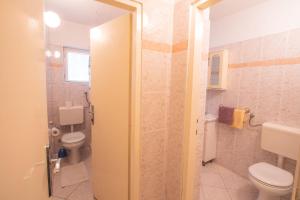 Koupelna v ubytování Kristian Apartments + 9 fotografií