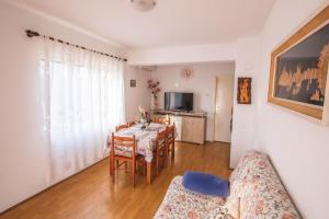 TV a/nebo společenská místnost v ubytování Kristian Apartments