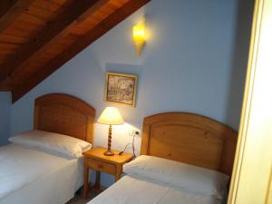 A bed or beds in a room at Apartamentos Saila