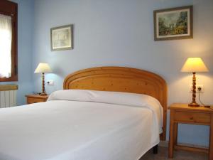 A bed or beds in a room at Apartamentos Saila