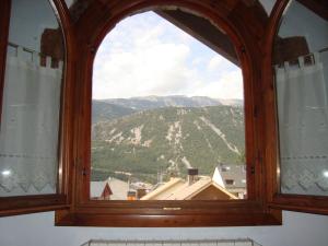 A general mountain view or a mountain view taken from Az apartmant