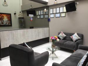 Posezení v ubytování Hostal Parisuite + 16 fotografií