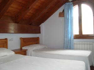 A bed or beds in a room at Apartamentos Saila