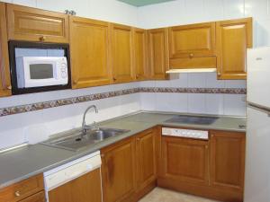 A kitchen or kitchenette at Apartamentos Saila