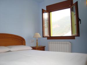 A bed or beds in a room at Apartamentos Saila