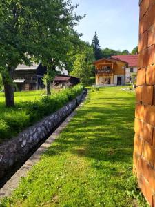 Vonkajšia záhrada v ubytovaní Kuca za odmor Lujzijana