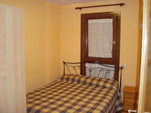 A bed or beds in a room at Apartamentos Saila