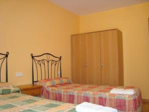 A bed or beds in a room at Apartamentos Saila