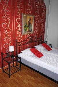 Postel nebo postele na pokoji v ubytování Avesta Stadshotell