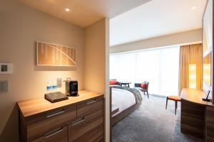 Postel nebo postele na pokoji v ubytování karaksa hotel premier Tokyo Ginza