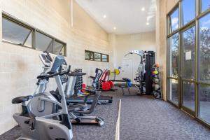Fitness centrum a/nebo fitness zařízení v ubytování Quality Hotel Point Cook