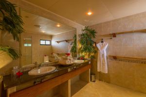 O baie la Coco de Mer Hotel and Black Parrot Suites