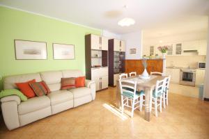 Kuchyňa alebo kuchynka v ubytovaní Apartment Agnese