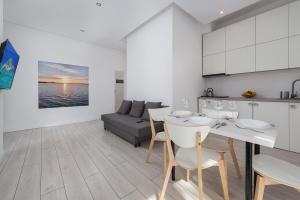 Kuchyň nebo kuchyňský kout v ubytování Nowe Apartamenty Puck