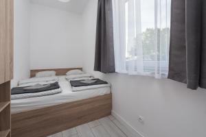 Postel nebo postele na pokoji v ubytování Nowe Apartamenty Puck