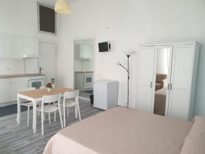 Kuchyň nebo kuchyňský kout v ubytování Lipari Suite Apartament