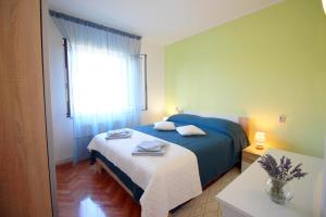 Posteľ alebo postele v izbe v ubytovaní Apartment Agnese