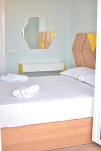 Airen Hotel Velipoje 객실 침대